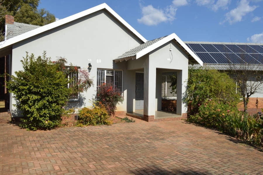 To Let Commercial Property for Rent in Flamwood North West